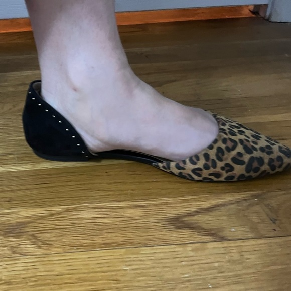 Leopard flat shoes by Gap are in like new condition. Size 9 - Picture 10 of 12